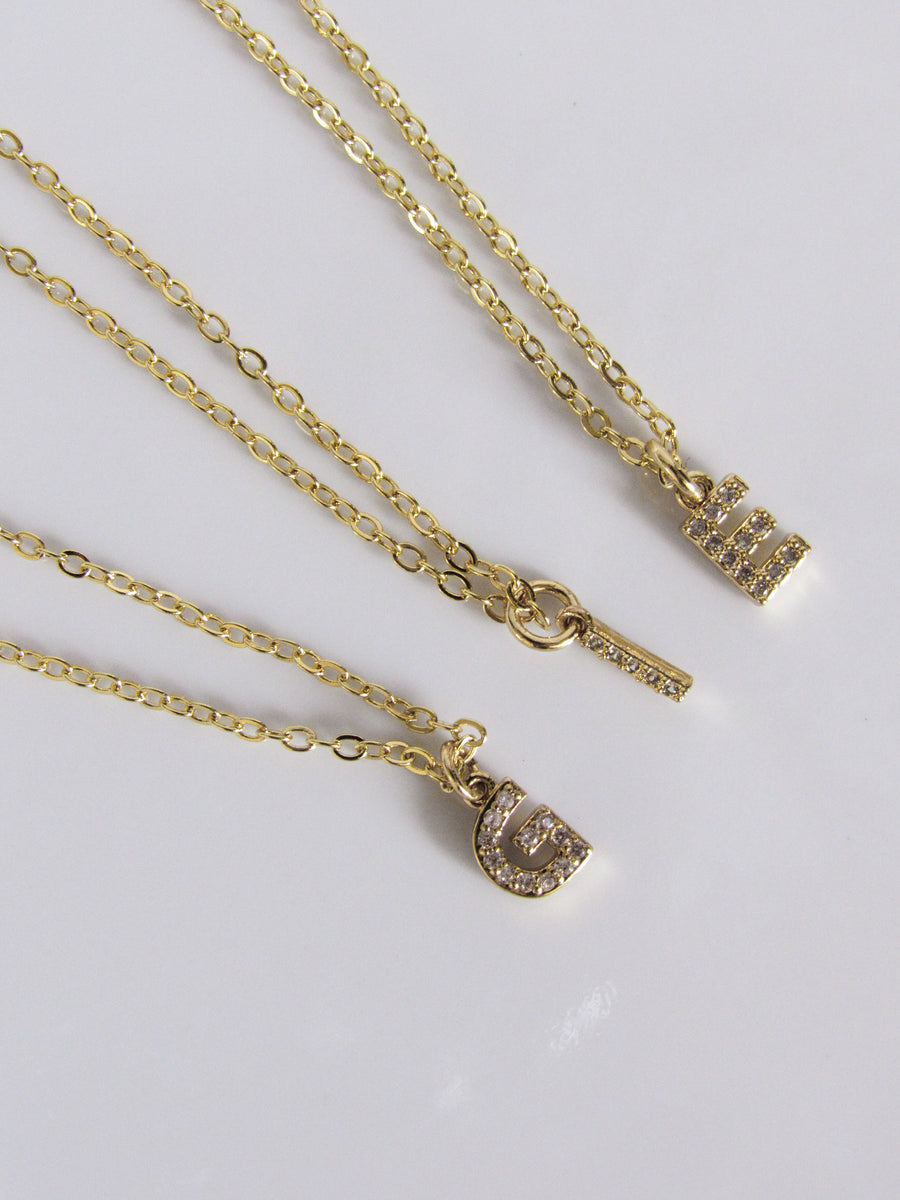 Collar inicial zircón blanco