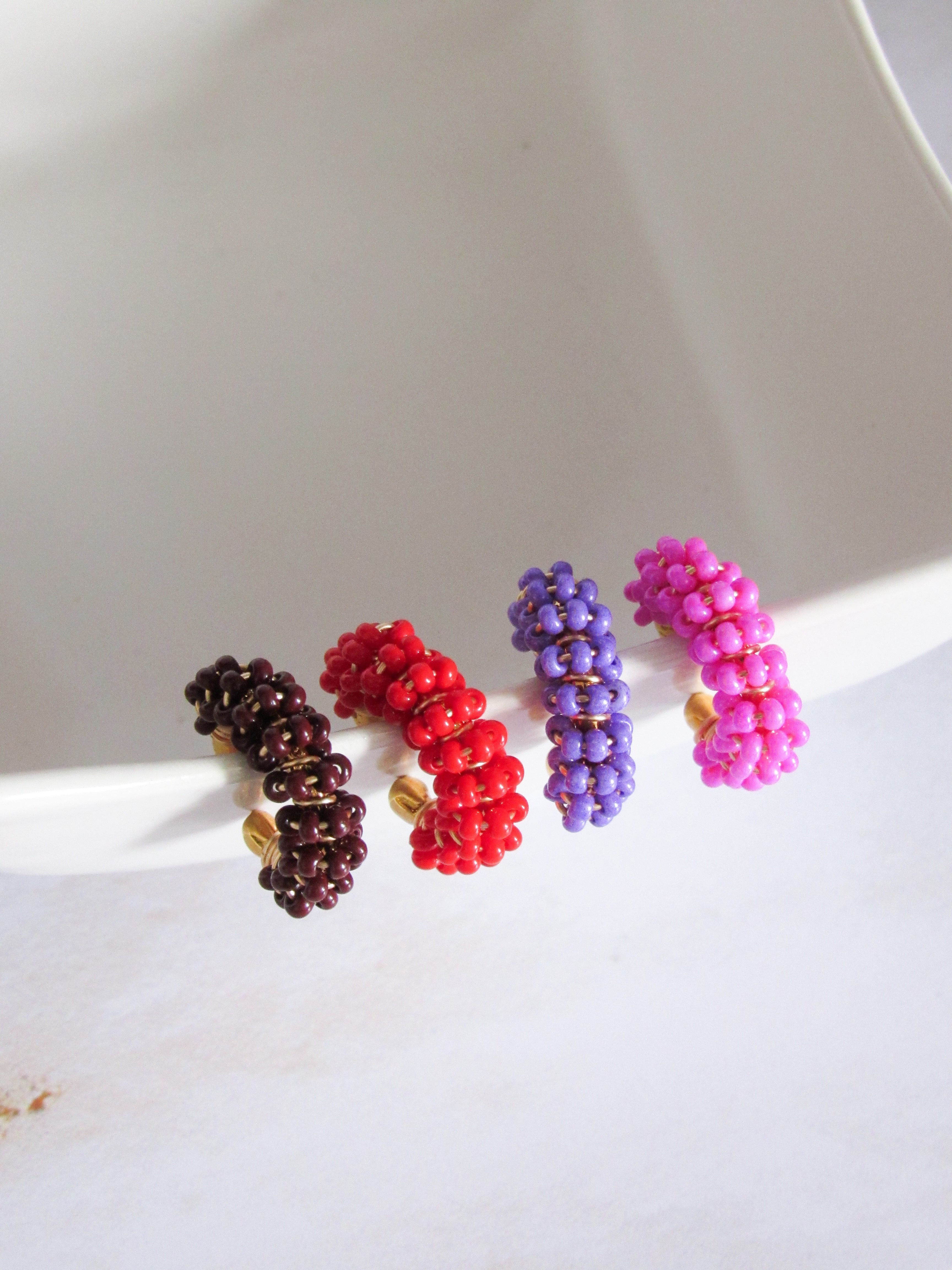 Earcuff tejido mostacilla