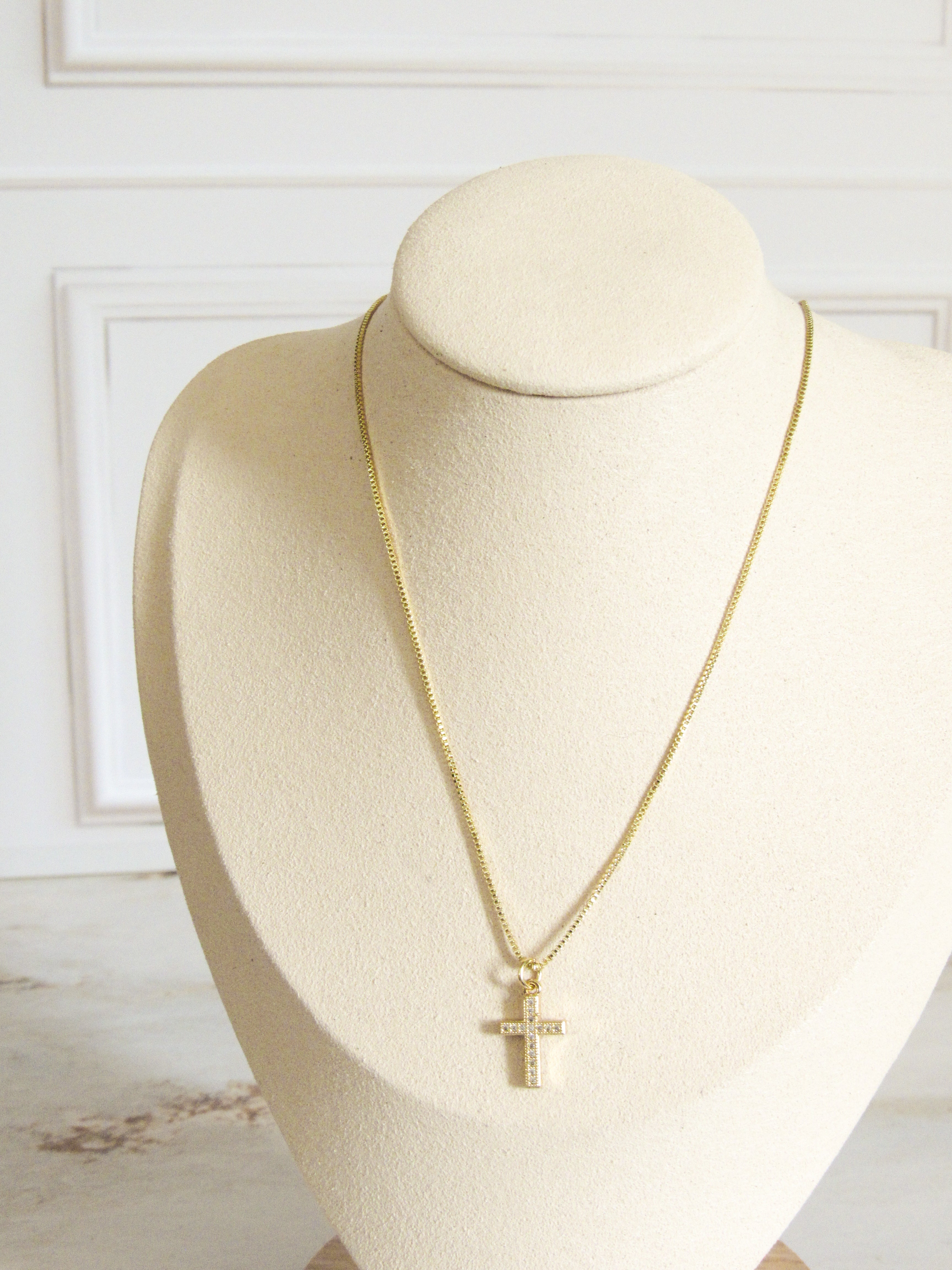 Collar cruz zircones