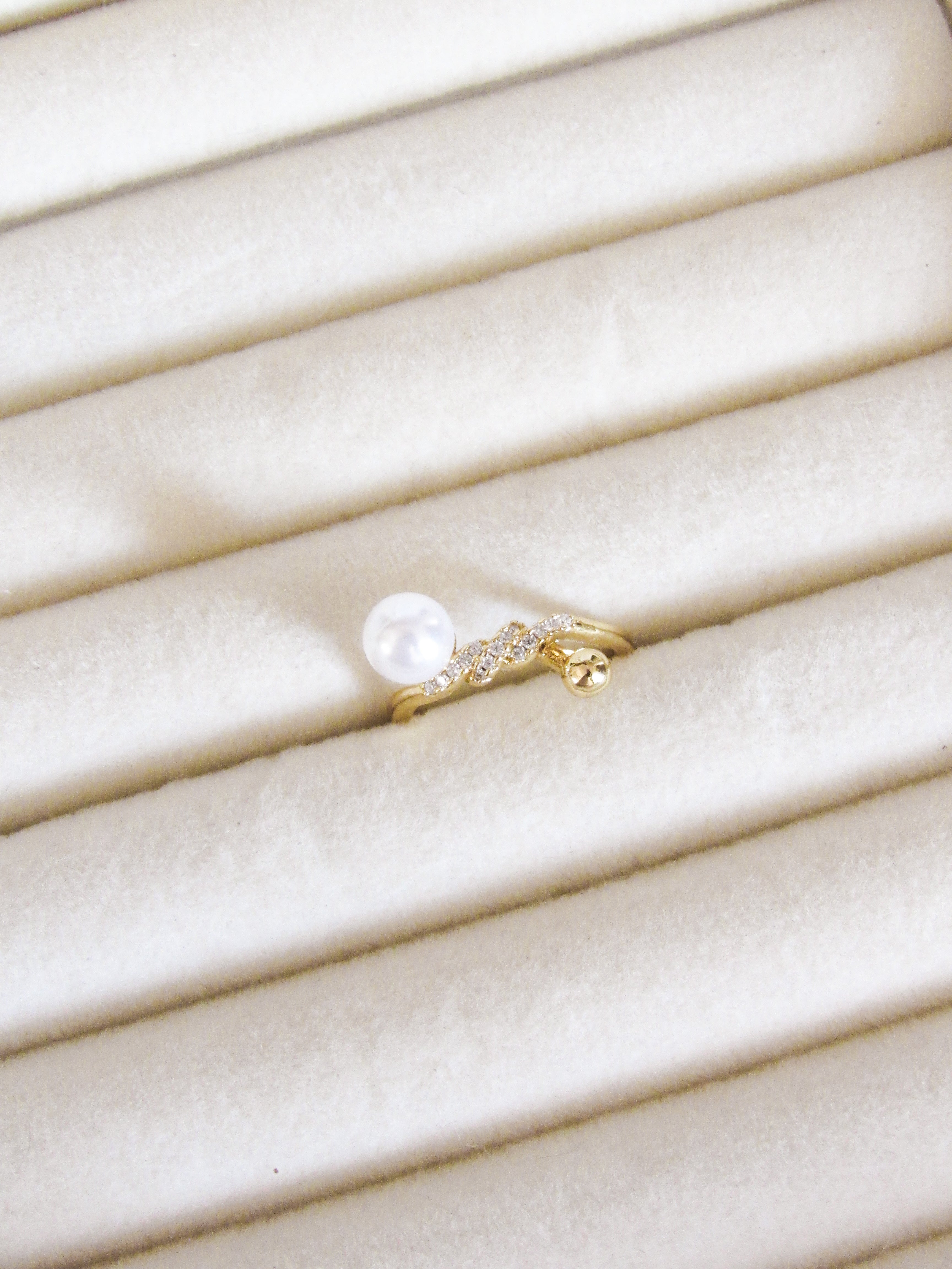 Anillo graduable perla cruzado