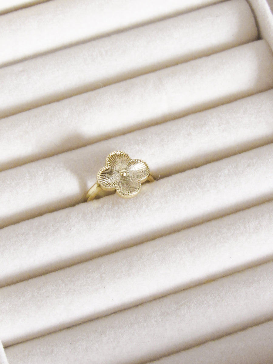 Anillo graduable trébol dorado