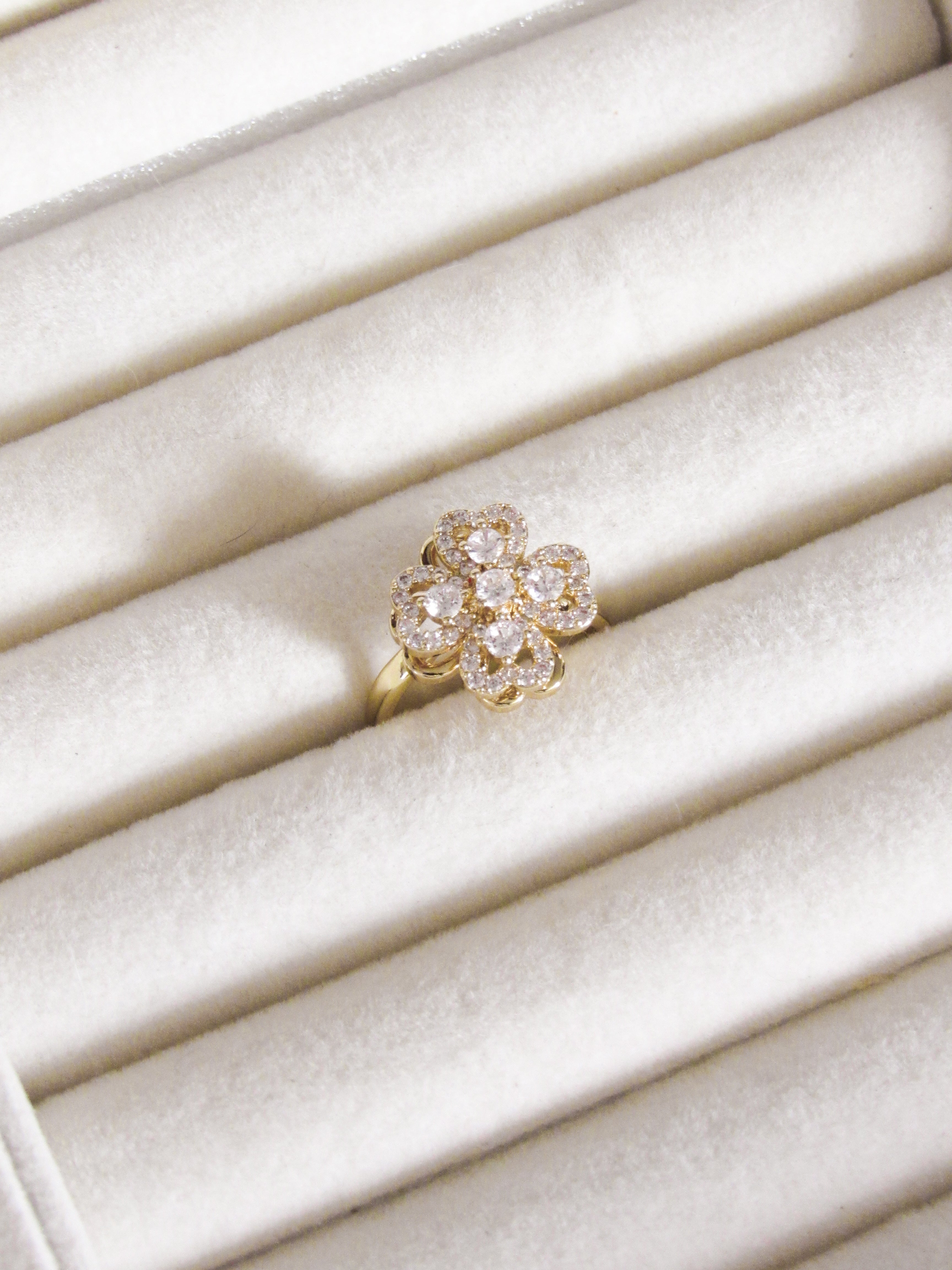 Anillo graduable giratorio trébol