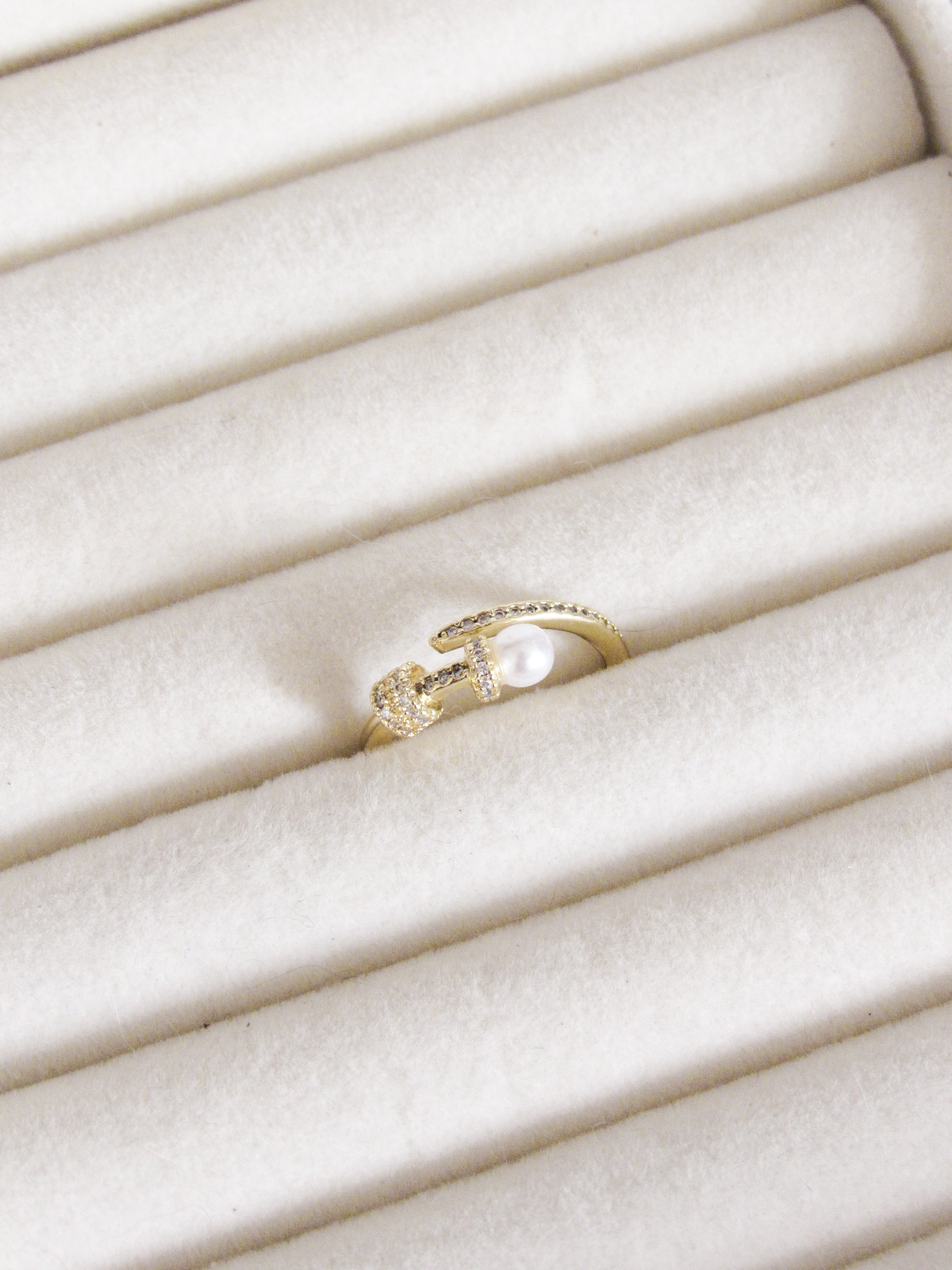 Anillo graduable perla tipo clavo