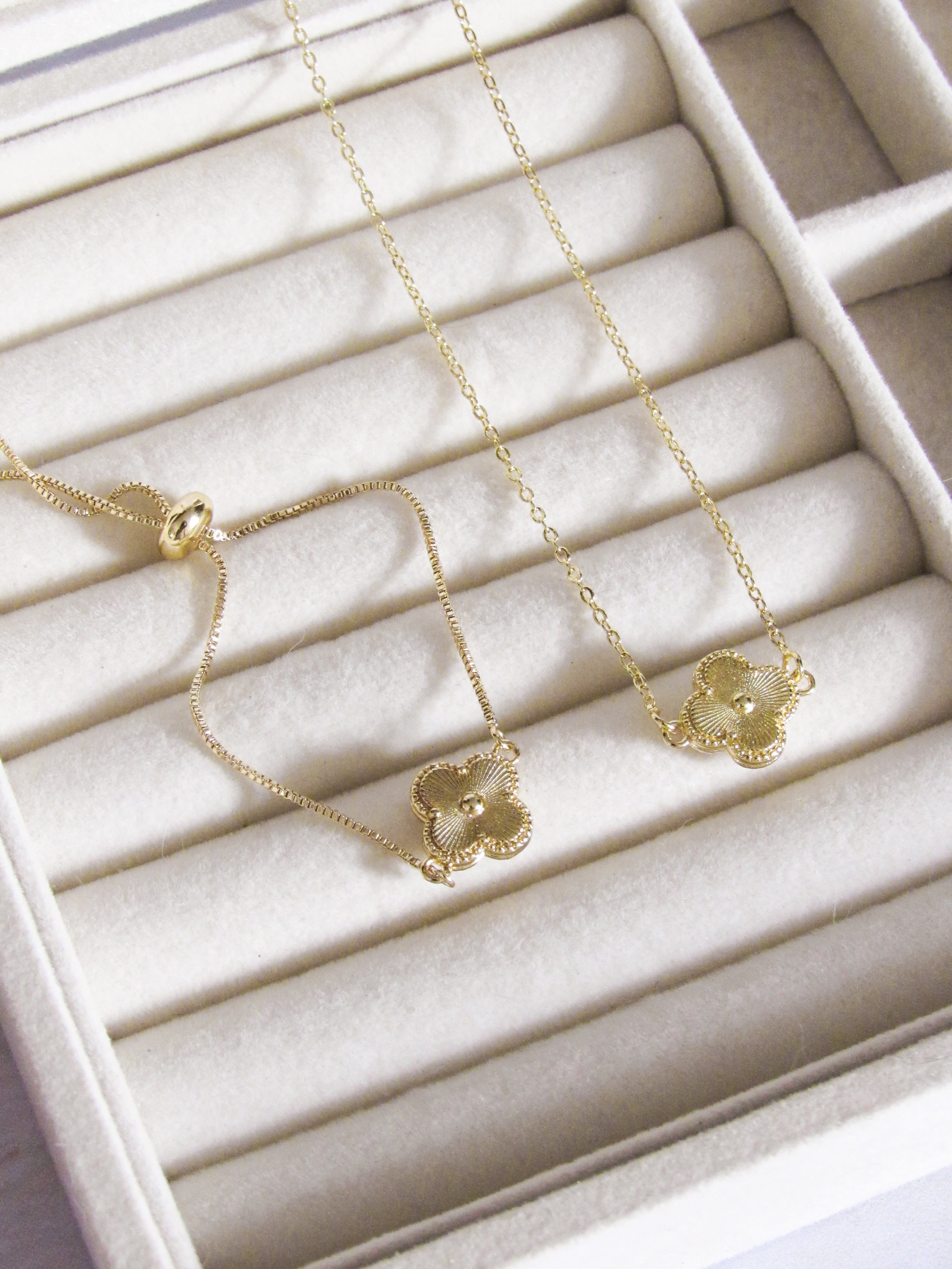 Set trébol dorado zircones