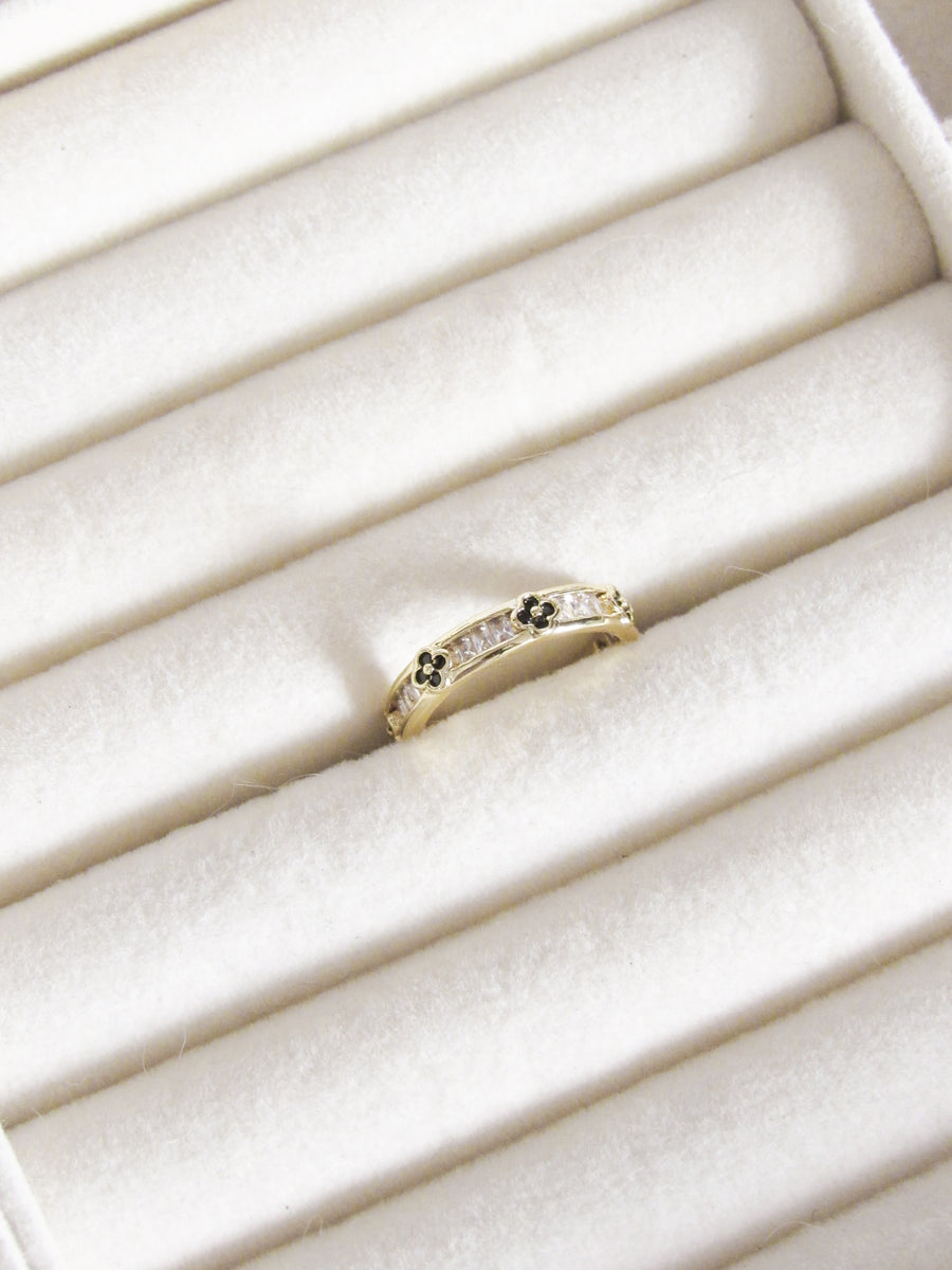 Anillo graduable tréboles negro