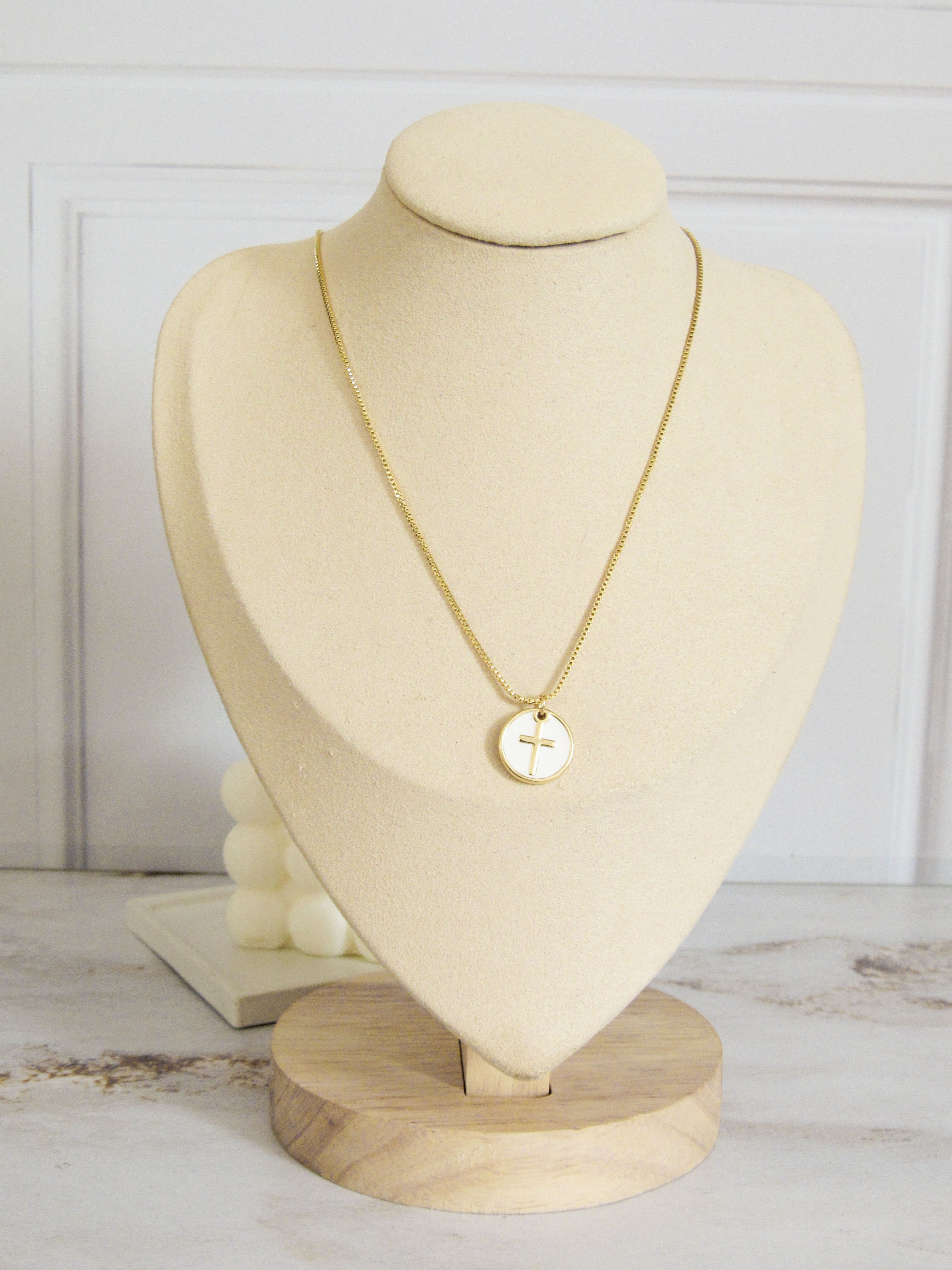 Collar cruz nacar