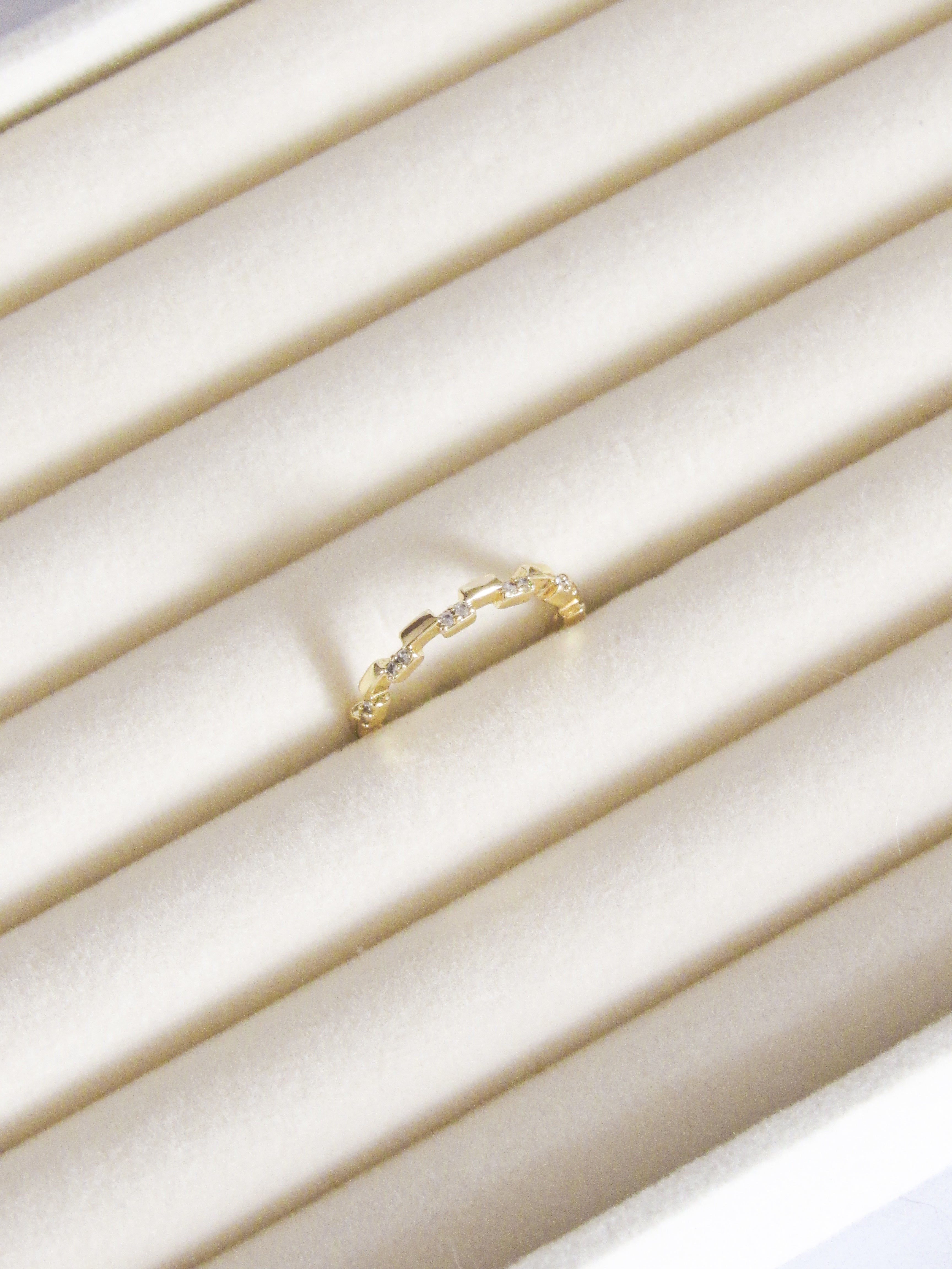 Anillo graduable zircones