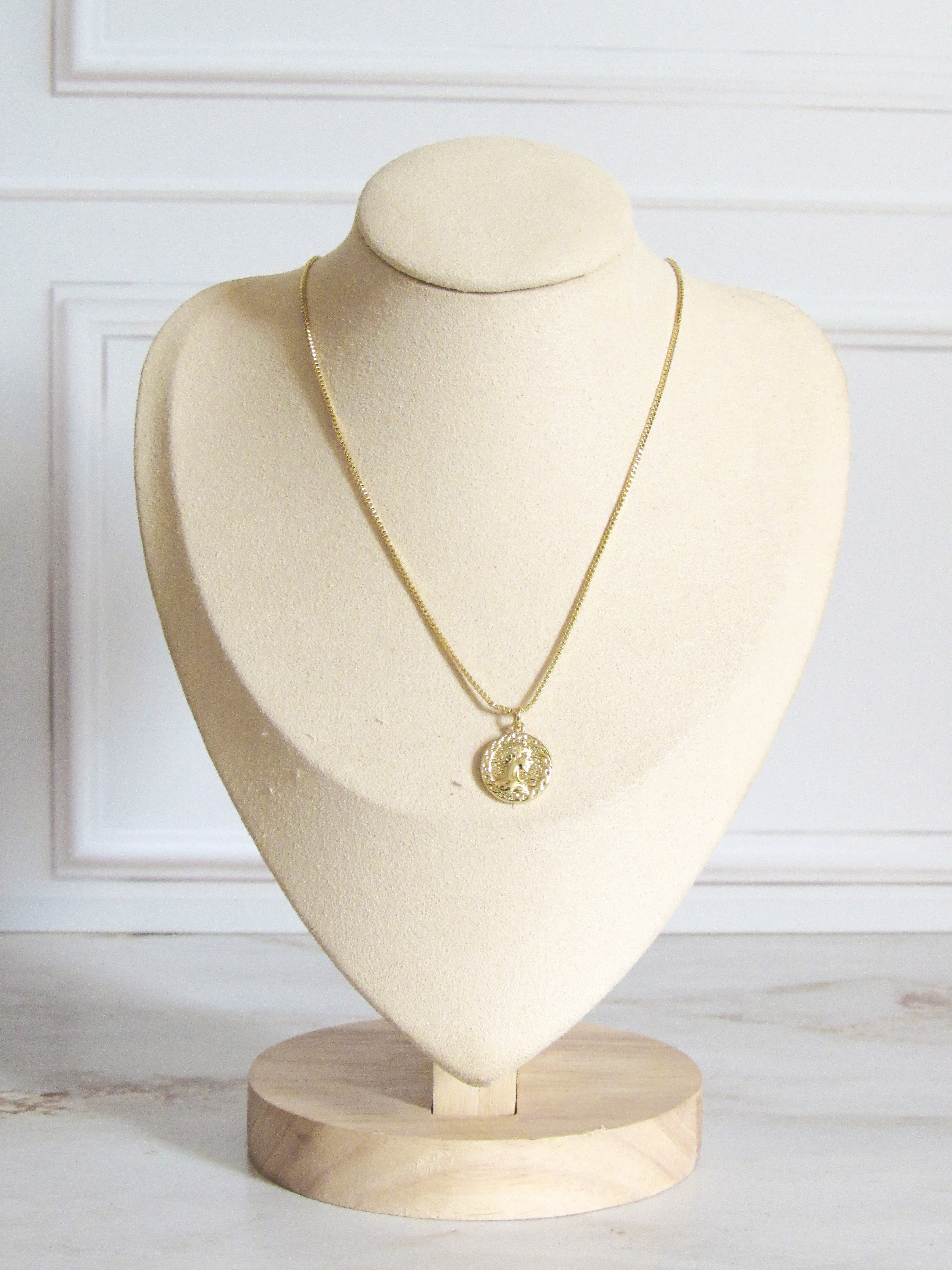 Collar moneda inglesa