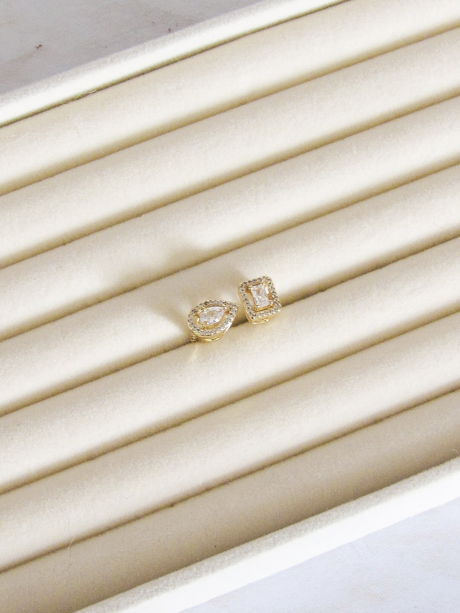 Anillo graduable zircones