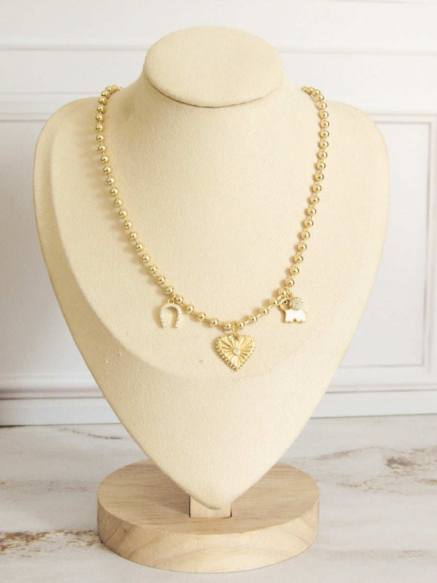 Collar amuletos
